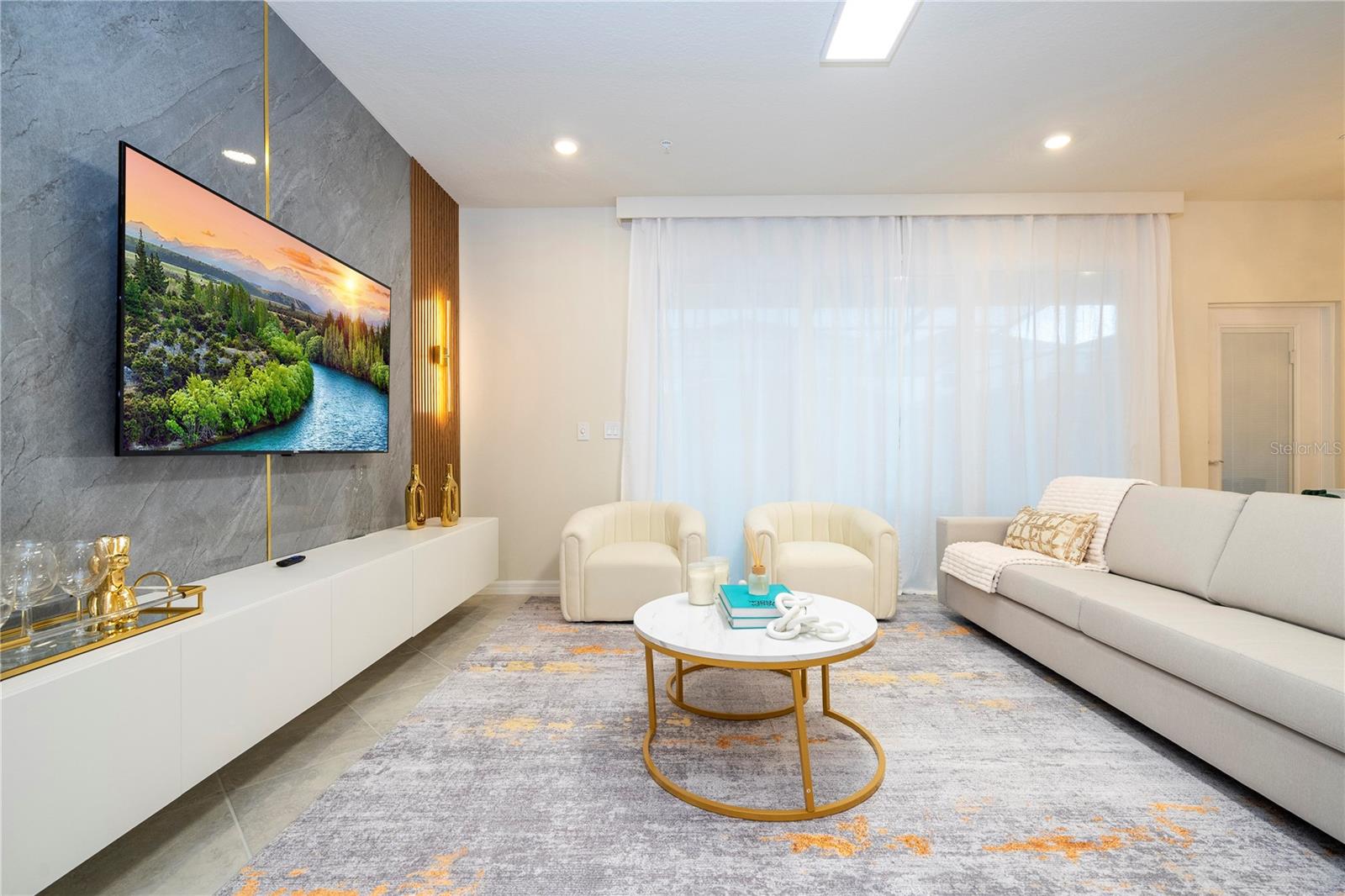 WINDSOR CAY - Residential