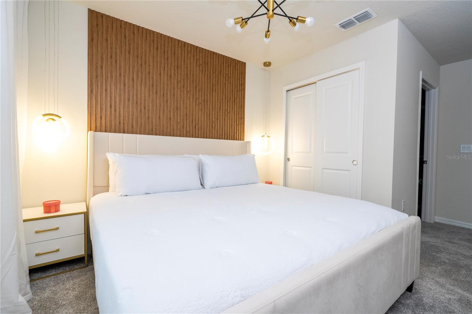 WINDSOR CAY - Residential