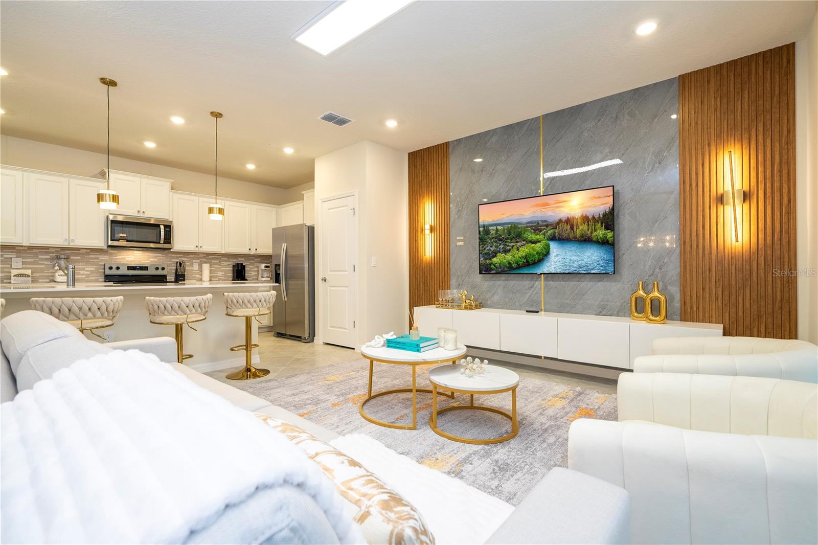 WINDSOR CAY - Residential