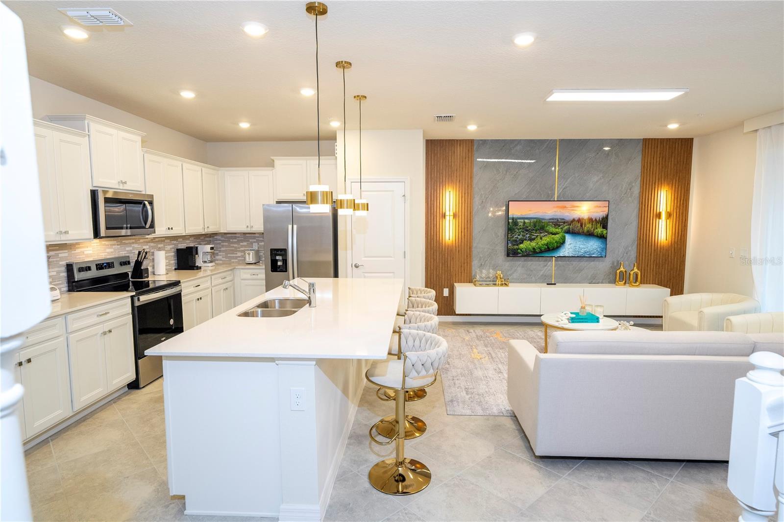 WINDSOR CAY - Residential