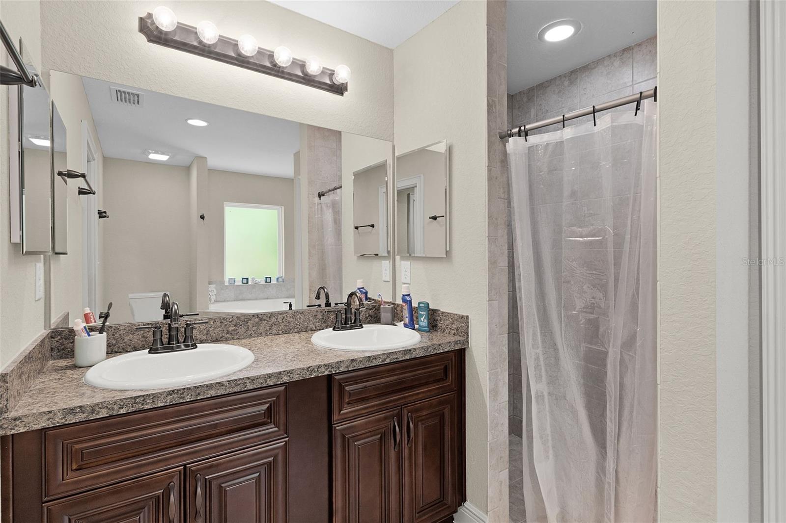 SILVER SPGS SHORES UN 31 - Residential