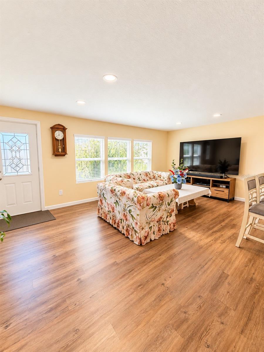 921 FAITH CIRCLE E 35, BRADENTON, FL, 34212 1 921 FAITH CIRCLE E 35