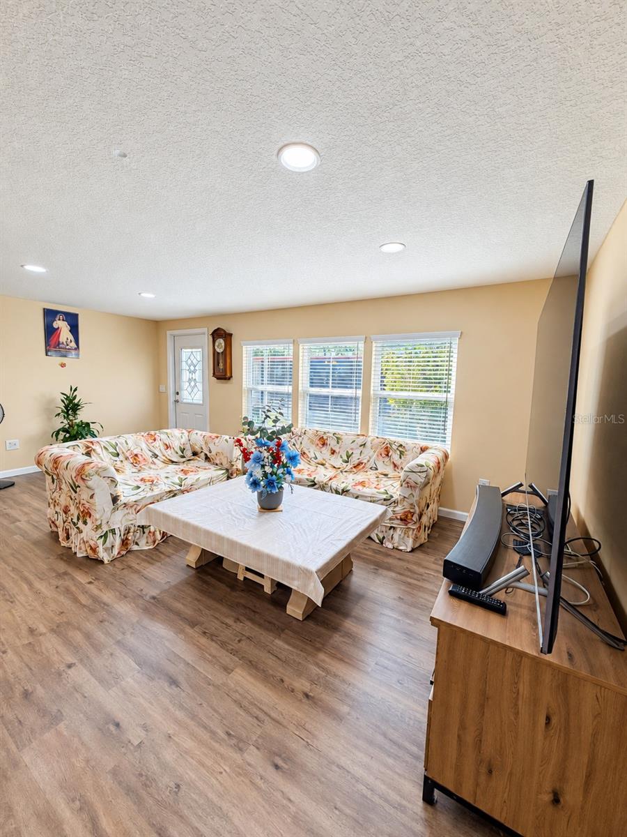 921 FAITH CIRCLE E 35, BRADENTON, FL, 34212 2 921 FAITH CIRCLE E 35