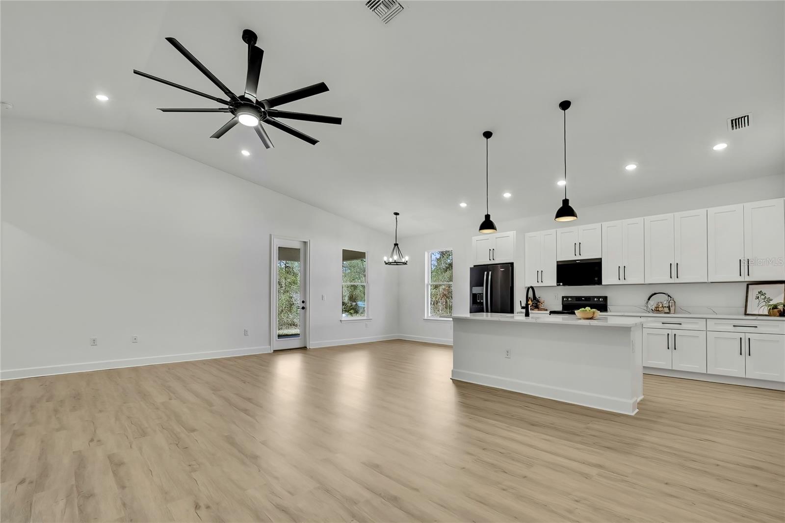 ROYAL HIGHLANDS - Residential