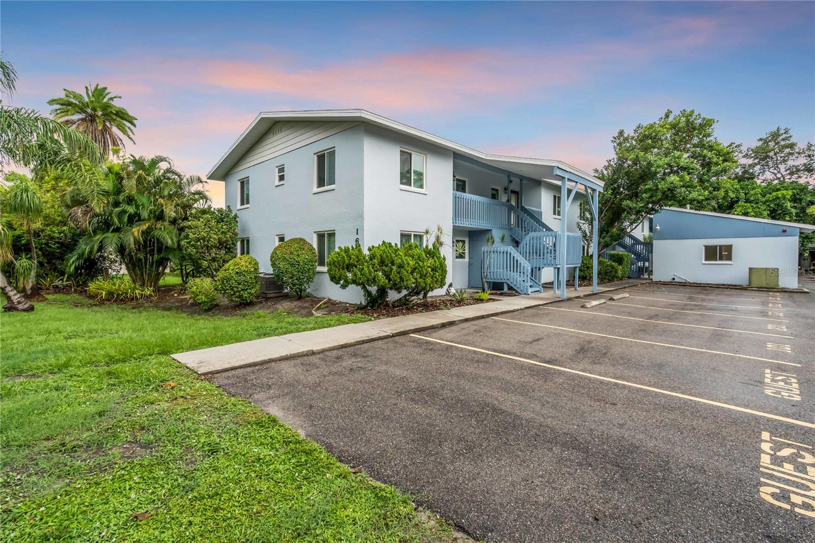 WELCOME HOME!! Furnished or Unfurnished Apartment Walking Distance to Downtown!
This second floor 2BR/1BA condo is ready for you. The newly remodeled unit is available either furnished or unfurnished.
Neighborhood/Association:
Downtown Sarasota is the cultural, culinary, and nightlife epicenter of the city. Main Street is brimming with restaurants, cafes, and bars, in addition to specialty shops and boutiques. Downtown also contains artistic gems such as the Sarasota Opera House, Florida Studio Theatre, and McCurdy’s Comedy Theatre.
Renting in Downtown Sarasota places residents walking distance of the neighborhood’s exceptional commercial offerings as well as gorgeous spots like Bayfront Park, which touts panoramic waterfront views and scenic trails to explore.
Downtown is convenient to other popular outdoor venues as well, including Payne Park and Marie Selby Botanical Gardens. The community is also just a short drive away from world-class beaches like Lido Key Beach, Siesta Key, and Longboat Key
Publix, Walgreens, Starbucks, Panera Bread and many other stores and restaurants are nearby. Sarasota/Bradenton Airport is 15 minutes away. St. Armand's is only 10 minutes away!
Living Area:
Open kitchen and living area with balcony.
Kitchen & Dining:
Granite counter tops, with Stainless steel oven and microwave. Features island counter and seating area.
Bedrooms/Baths:
Two bedrooms and one bathroom furnished with queen beds or unfurnished
Exterior/Parking:
One assigned parking space, guest parking available.
Available for minimum one year lease with option to renew.
Tenant Responsible for: Electric, Internet, Cable TV
Included Utilities: Water and Trash
Washer/Dryer: Laundry room on-site with full coin operated washer/dryer
Central Air, Electric Heat
Pets: Yes, allow 1pet (cat) and cannot be over 40lbs. Pet rent is $35 a month for each pet plus additional pet security deposit of $250/pet. Pets must be registered during application process.
Schools:
Southside Elementary School
Booker Middle School
Sarasota High School
All PMI Sarasota tenants are enrolled in the Resident Benefits Package (RBP) which includes HVAC air filter delivery (for applicable properties), utility concierge service making utility connection a breeze during your move-in, our best-in-class resident rewards program, credit reporting, resident liability insurance (optional), and much more! More details upon application.
