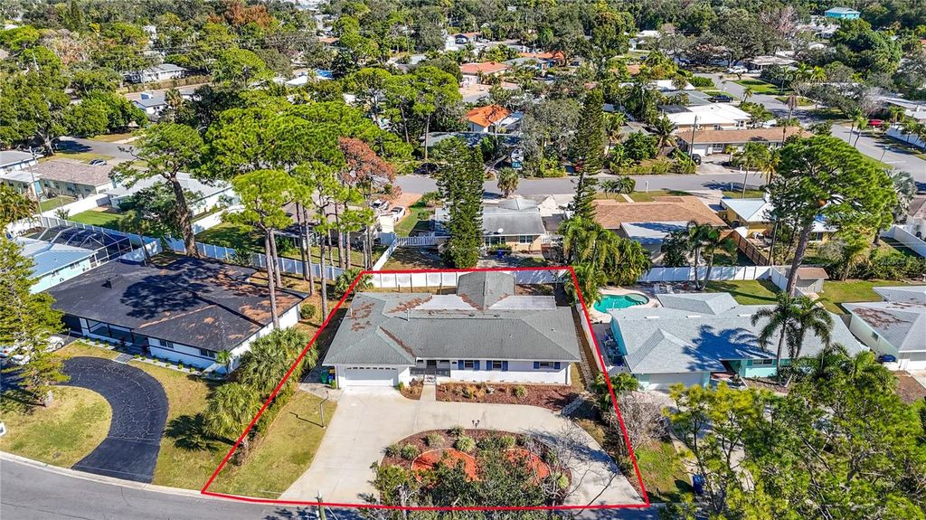 Photo of 1302 Robin Road S, St Petersburg, FL 33707 (MLS # TB8456885)