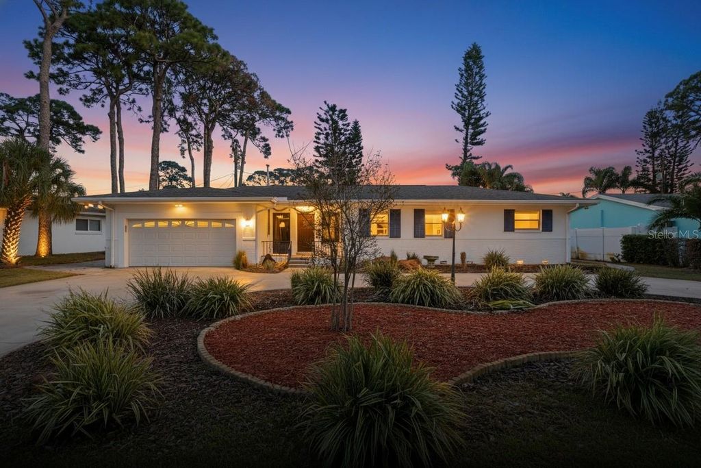 Photo of 1302 Robin Road S, St Petersburg, FL 33707 (MLS # TB8456885)