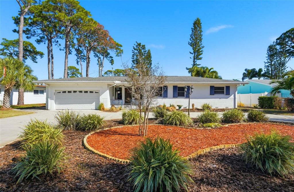 Photo of 1302 Robin Road S, St Petersburg, FL 33707 (MLS # TB8456885)