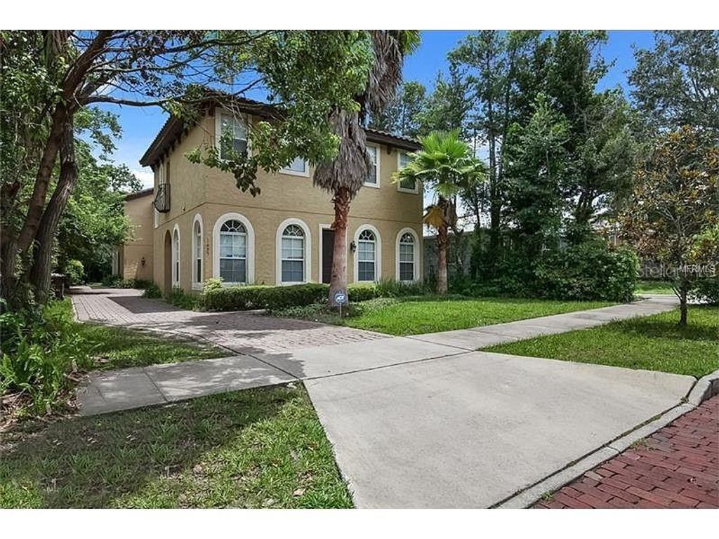 Photo of 1455 Catherine St, Orlando, FL 32801 (MLS # O6396233)