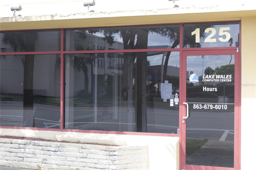 MANY USES AT THIS DOWNTOWN LAKE WALES LOCATION.... WANTING TO OPEN YOUR NEW OR EXISTING BUSINESS IN AN IDEAL LOCATION WITH PLENTY OF NATURAL LIGHTING OFF STREET AND CURBSIDE PARKING.  BUY AND LEASE FOR LONG TERM INVESTMENT. BRAND NEW A/C