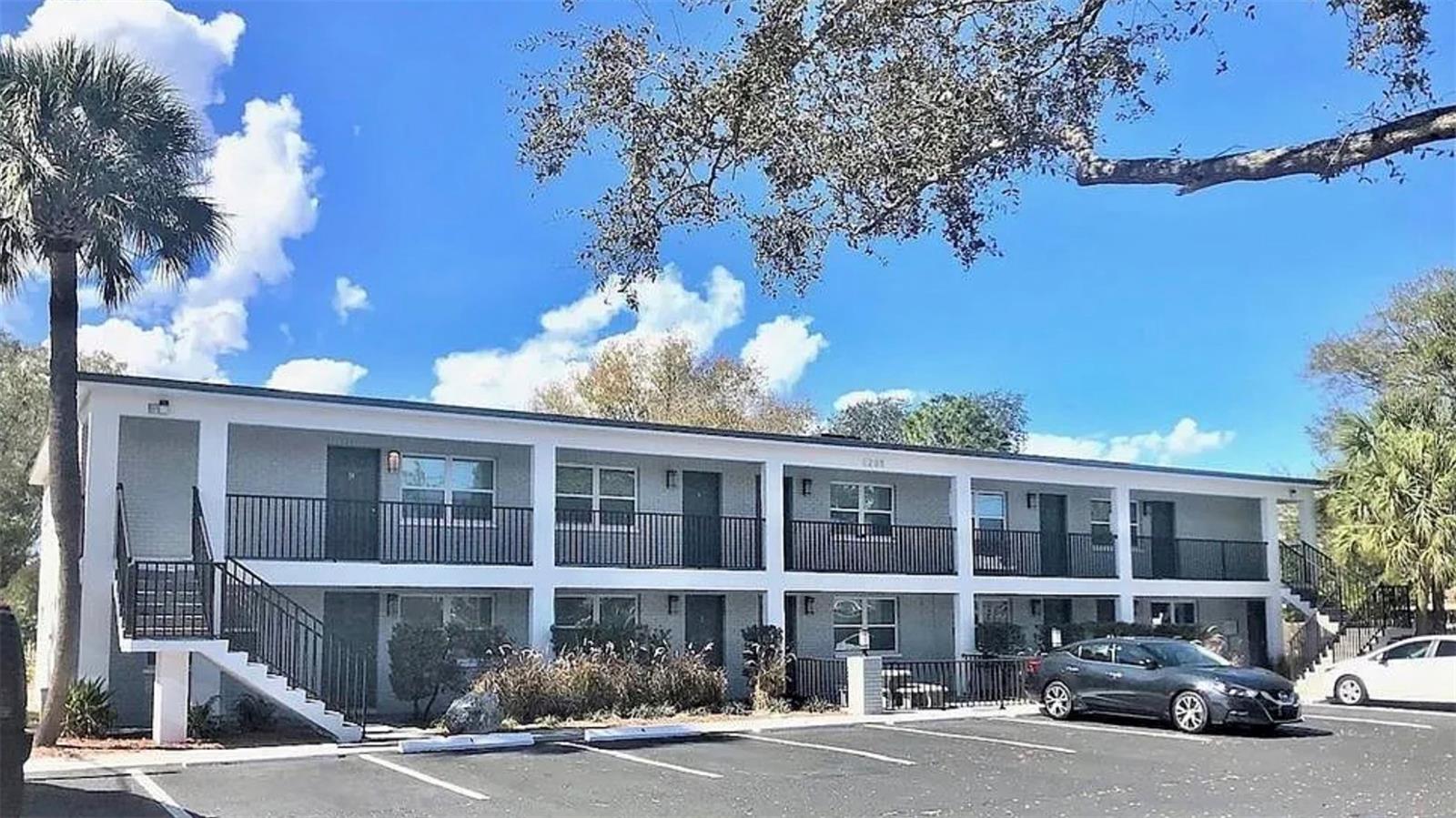 Modern 1-Bedroom Apartment in Prime St. Petersburg Location – Available Now!
Welcome home to this beautifully updated 1-bedroom, 1-bath apartment in a highly desirable St. Petersburg neighborhood. Located at 4200 1st Street N, this residence offers comfort, convenience, and a vibrant lifestyle just minutes from downtown and the waterfront.
?? Apartment Features
Spacious open living area with abundant natural light
Modern kitchen with updated appliances & ample cabinet space
Comfortable bedroom with large closet
Clean, bright bathroom with tub/shower combo
Fresh paint and stylish flooring throughout
?? Community Amenities
Reserved parking available
On-site laundry facilities
Pet-friendly community (with approval)
Professional management & responsive maintenance
?? Location Highlights
Convenient access to 4th Street corridor shopping, dining & grocery
Just 10 minutes to Downtown St. Pete and the waterfront
Easy commute to I-275 and Tampa
Close to parks, beaches, and neighborhood cafes
Pet Policy: Dogs & cats welcome (fees apply)
Lease Term: 12 months minimum
Don’t miss out on this well-located St. Pete apartment — perfect for anyone seeking comfort, convenience, and access to everything the city has to offer. Contact us now to set up a showing!