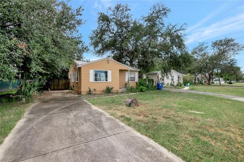 Photo of 532 Hampton Avenue NE, St Petersburg, FL 33703 (MLS # TB8430503) Photo of 532 Hampton Avenue NE, St Petersburg, FL 33703 (MLS # TB8430503)