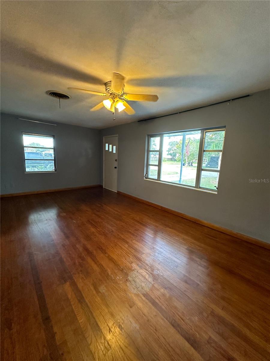 SEMINOLE LAND & INVESTMENT COS - Residential Lease