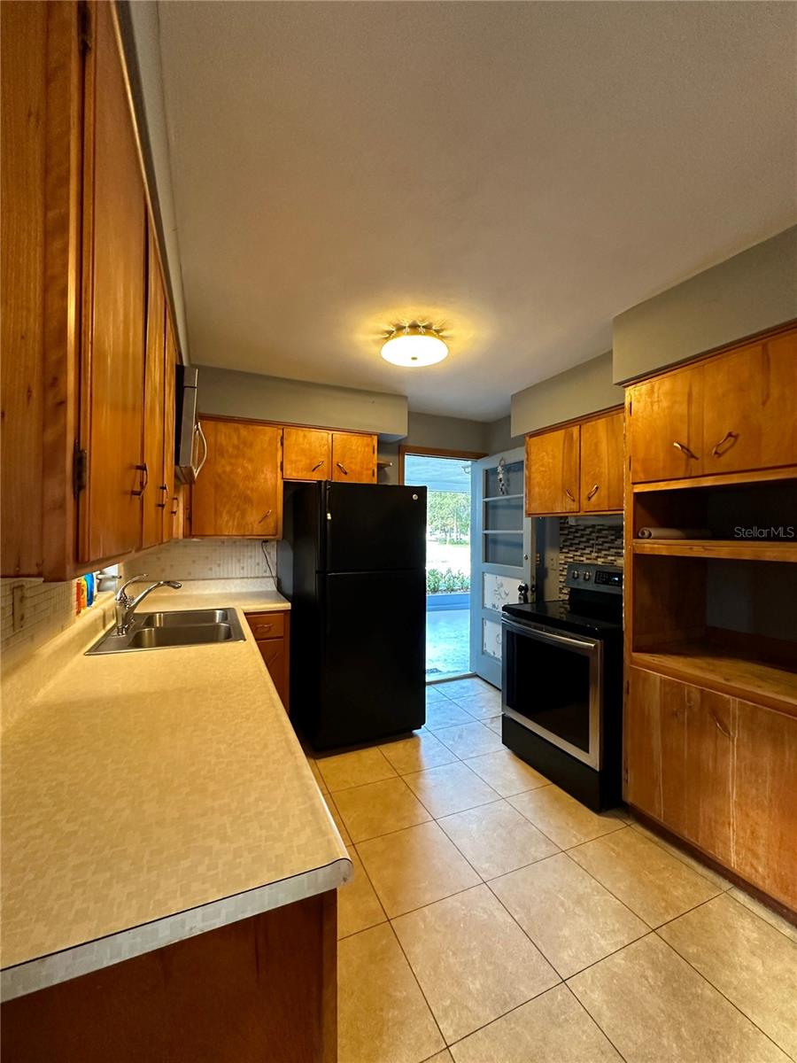 SEMINOLE LAND & INVESTMENT COS - Residential Lease