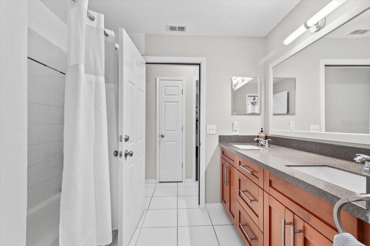 EAST LAKE ADD - Residential Lease