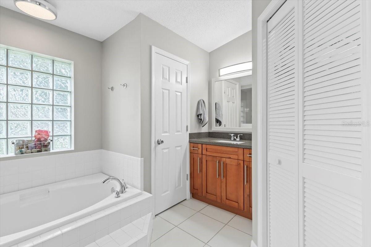 EAST LAKE ADD - Residential Lease