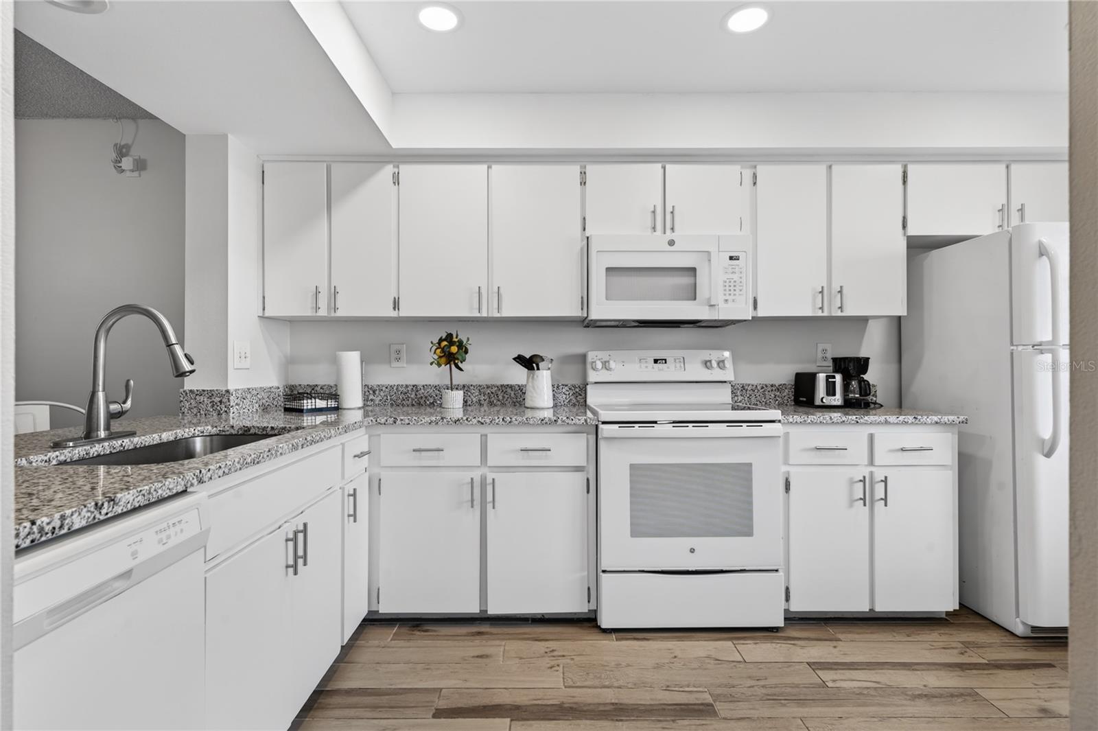 FAIRVIEW VISTA CONDO PH 03 - Residential