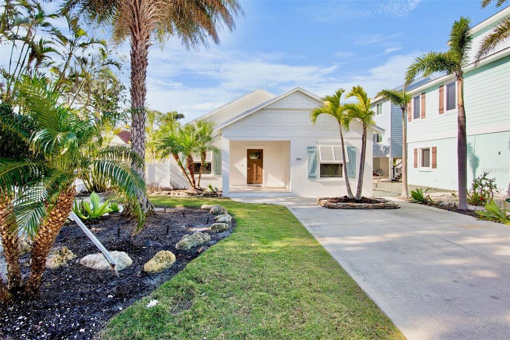 Photo of 709 Fern Street, Anna Maria, FL 34216 (MLS # A4674378)
