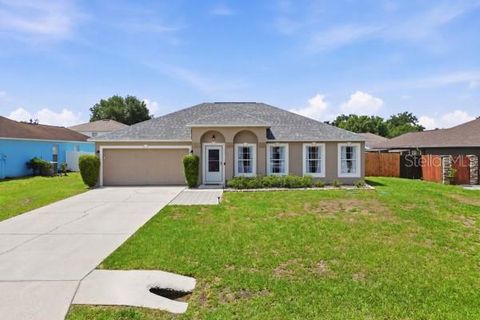 Photo of 3857 Sleepy Hill Oaks Loop, Lakeland, FL 33810 (MLS # L4962258)