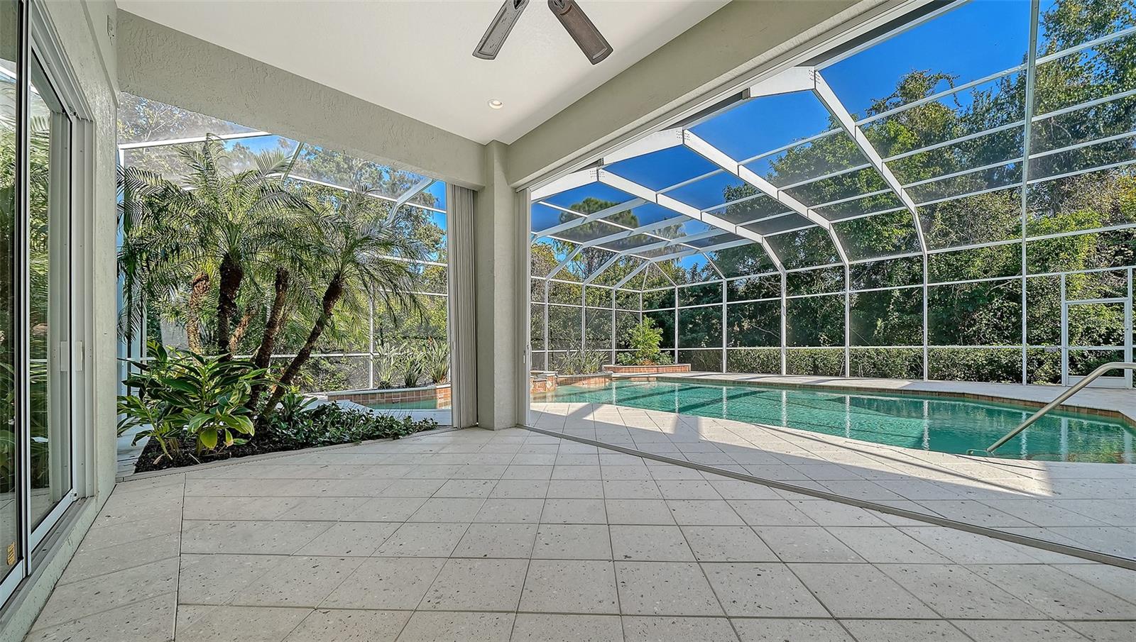 UNIVERSITY PARK & COUNTRY CLUB - Residential