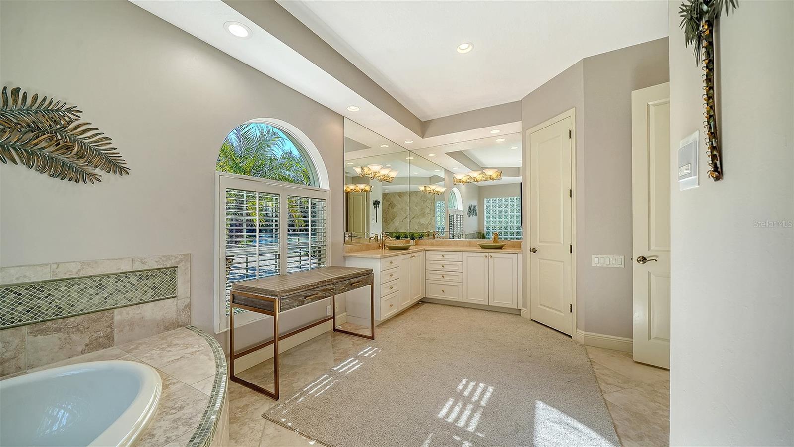 UNIVERSITY PARK & COUNTRY CLUB - Residential