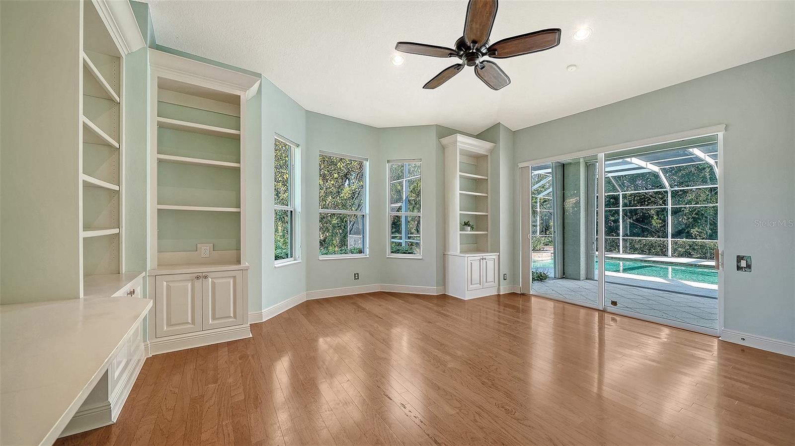 UNIVERSITY PARK & COUNTRY CLUB - Residential