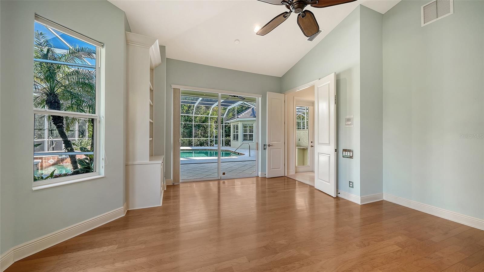 UNIVERSITY PARK & COUNTRY CLUB - Residential