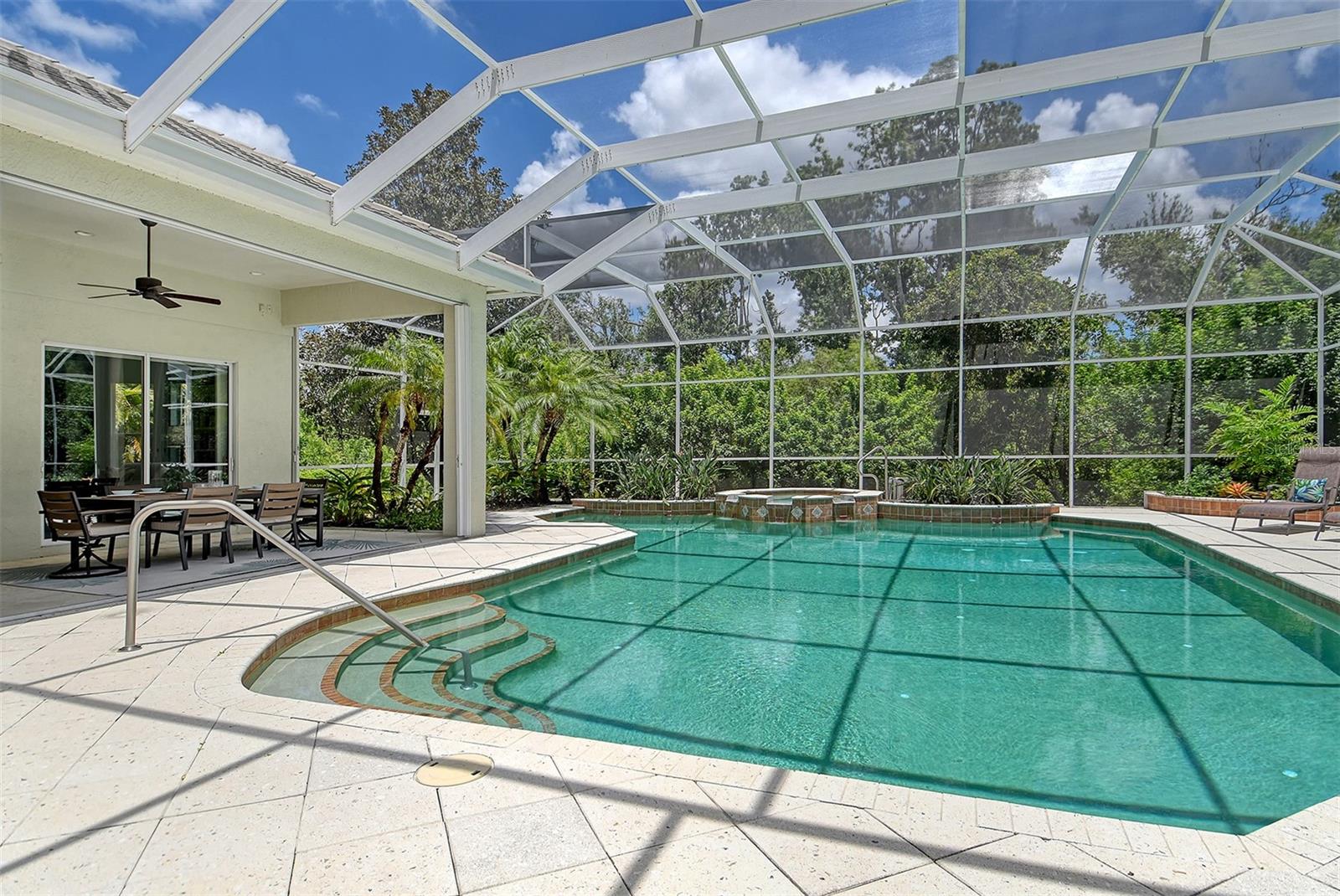 UNIVERSITY PARK & COUNTRY CLUB - Residential