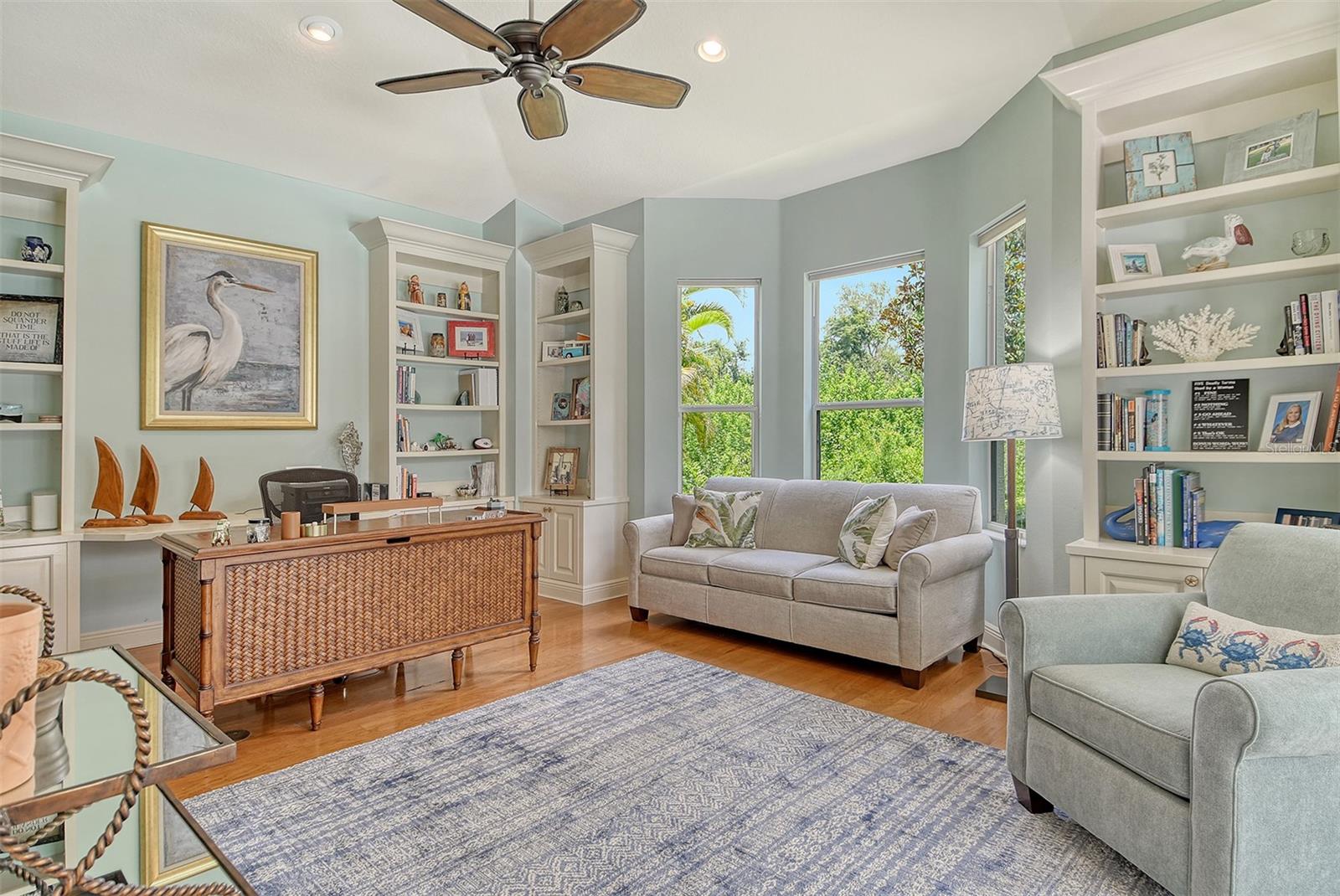 UNIVERSITY PARK & COUNTRY CLUB - Residential