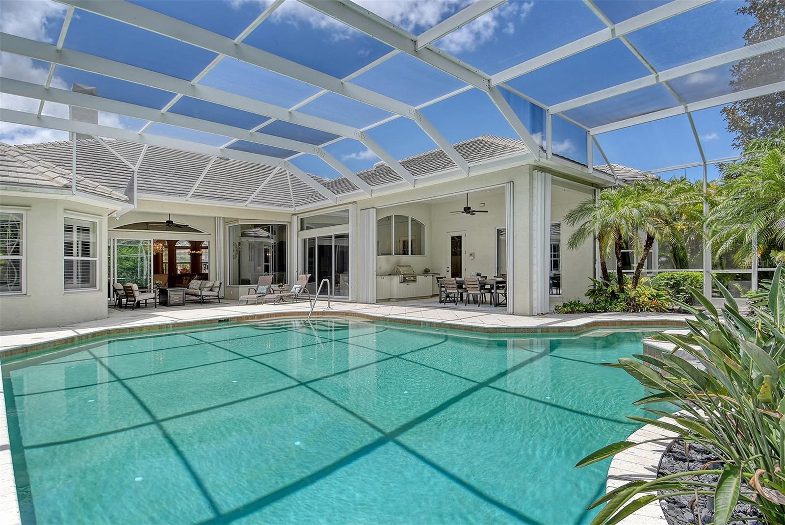 UNIVERSITY PARK & COUNTRY CLUB - Residential