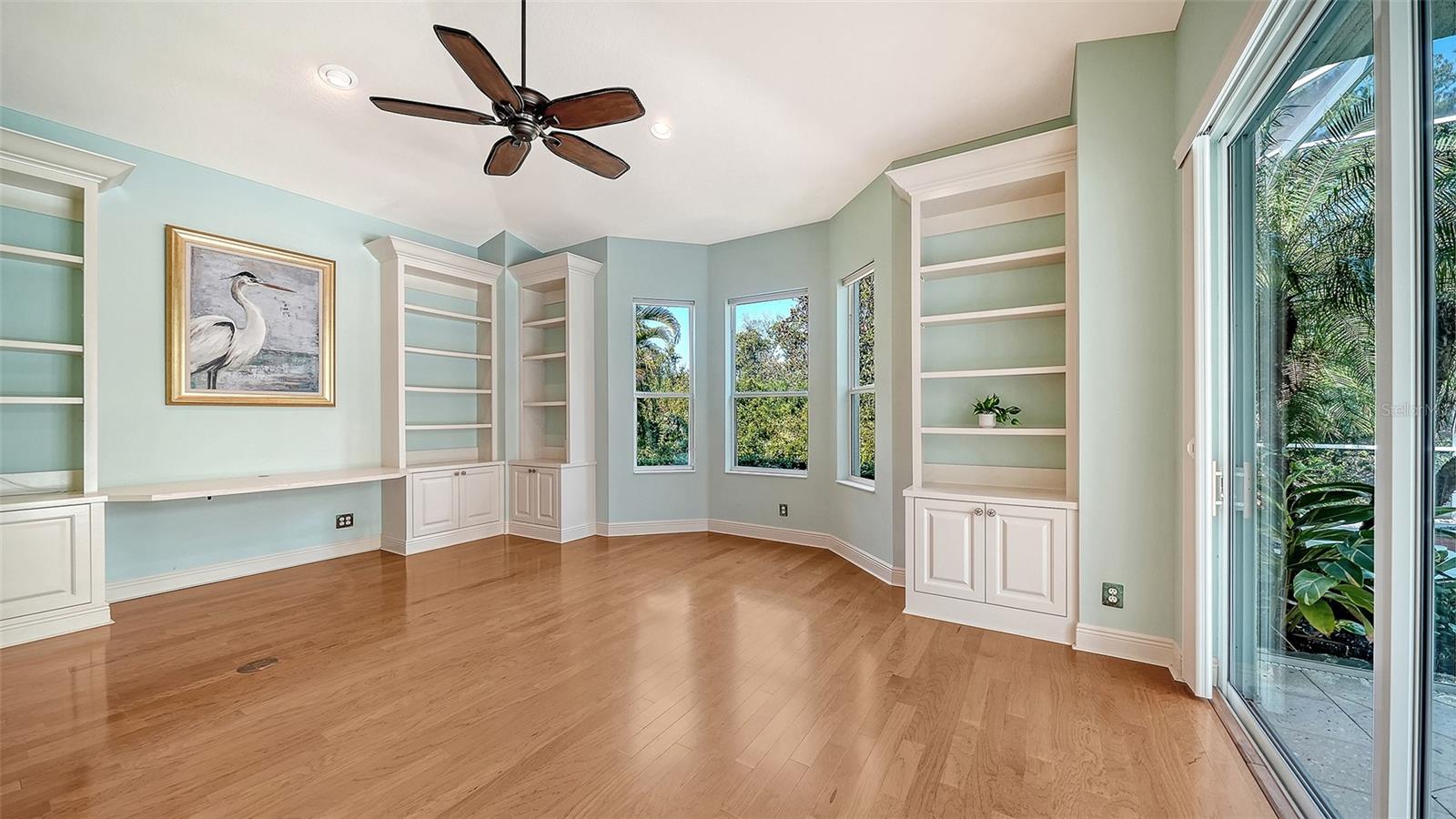 UNIVERSITY PARK & COUNTRY CLUB - Residential