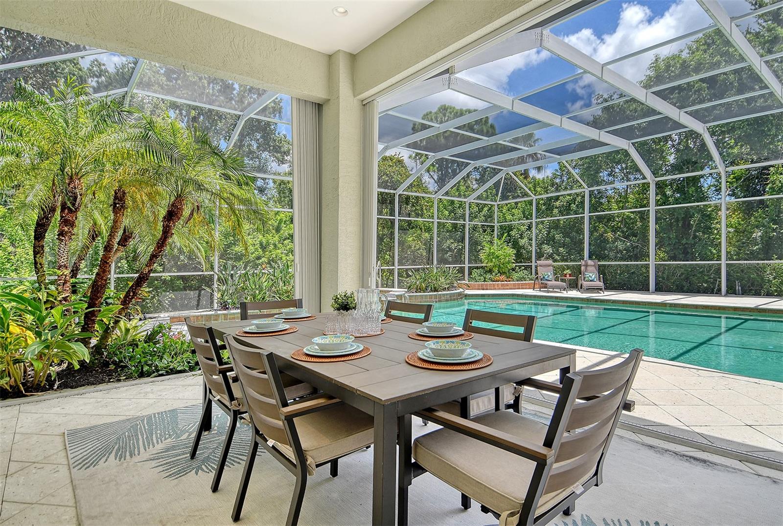 UNIVERSITY PARK & COUNTRY CLUB - Residential