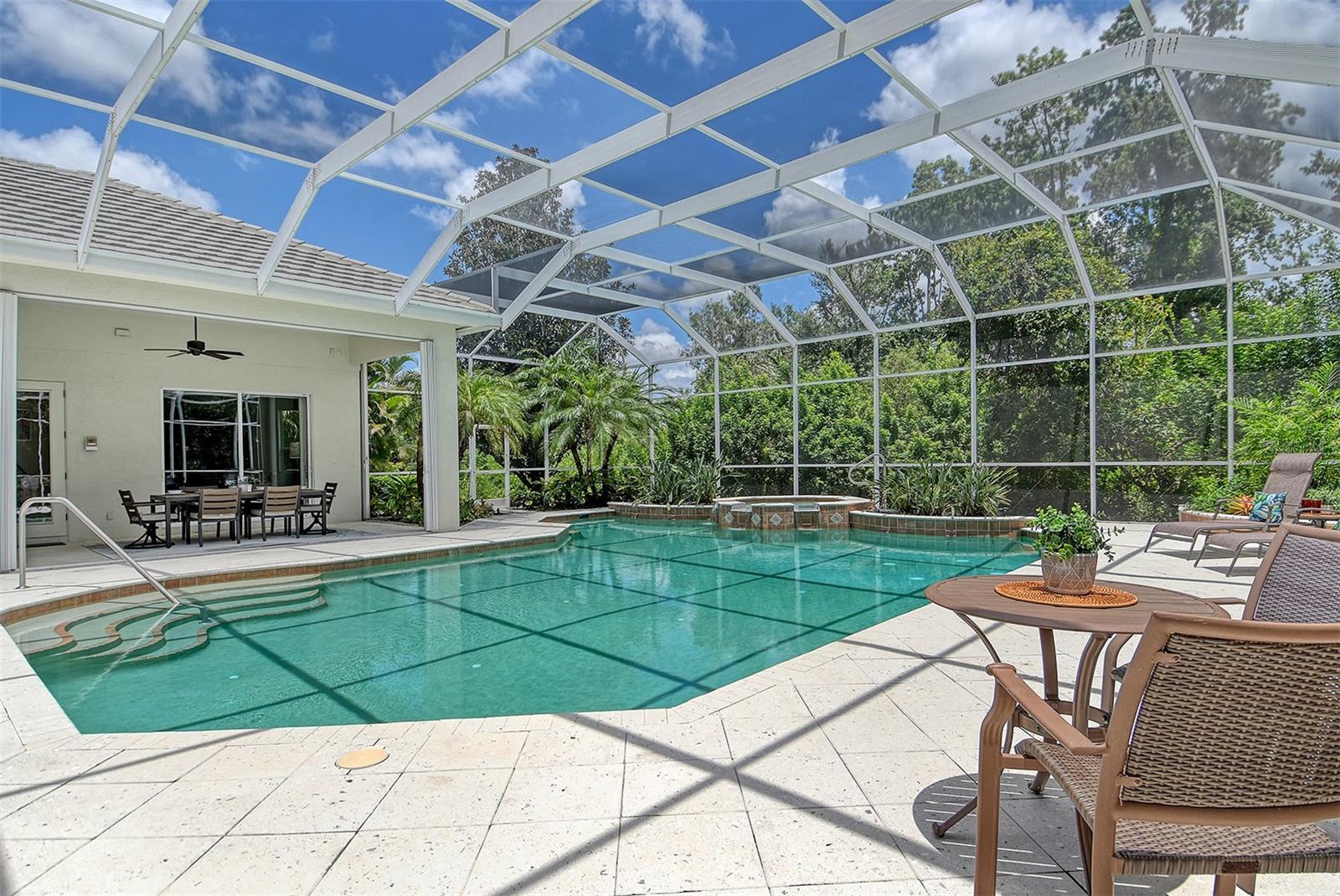 UNIVERSITY PARK & COUNTRY CLUB - Residential