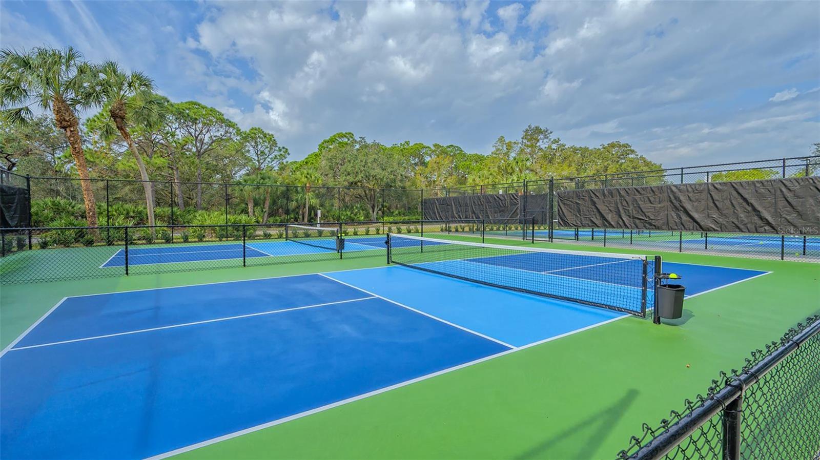 UNIVERSITY PARK & COUNTRY CLUB - Residential