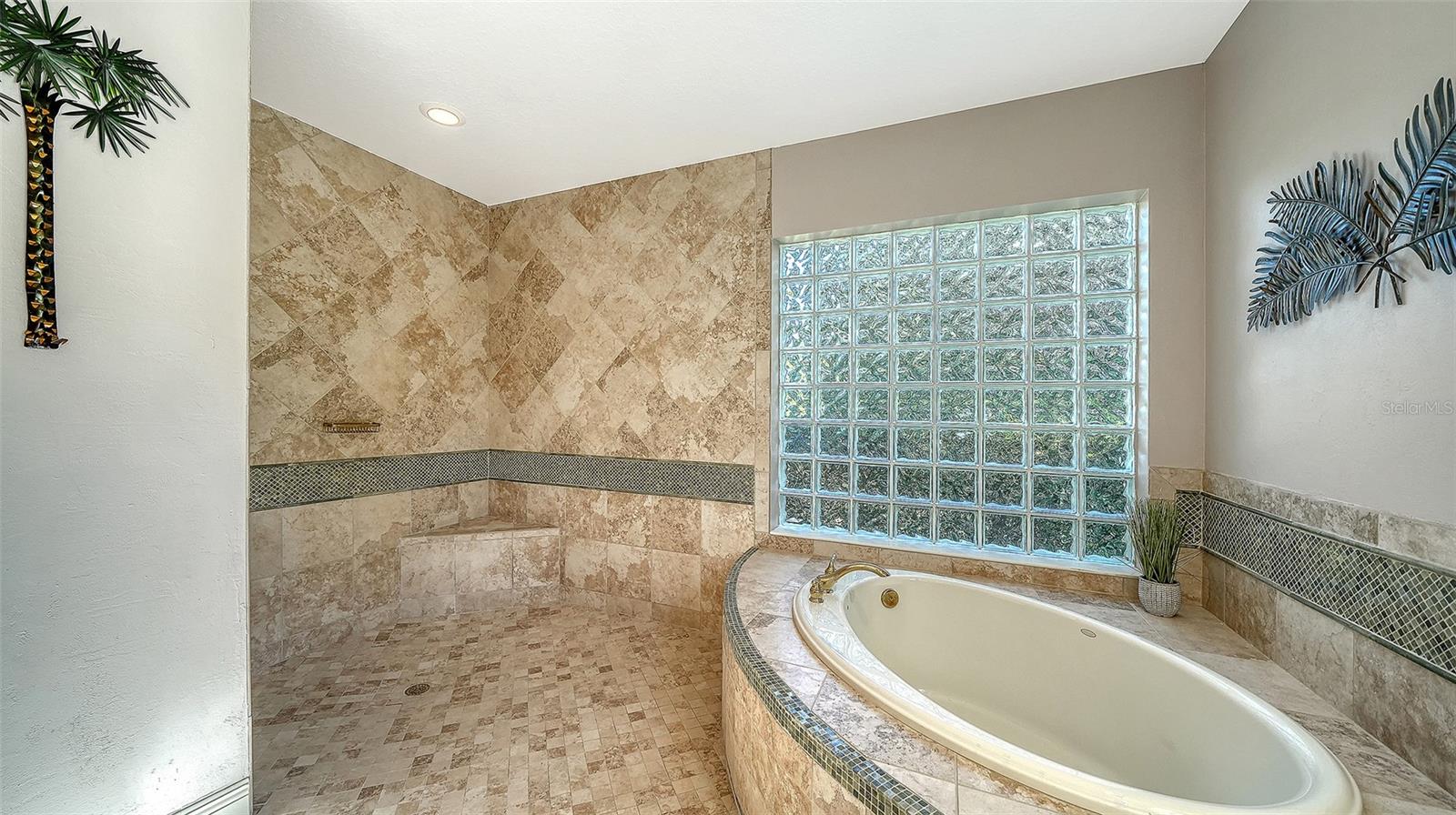 UNIVERSITY PARK & COUNTRY CLUB - Residential