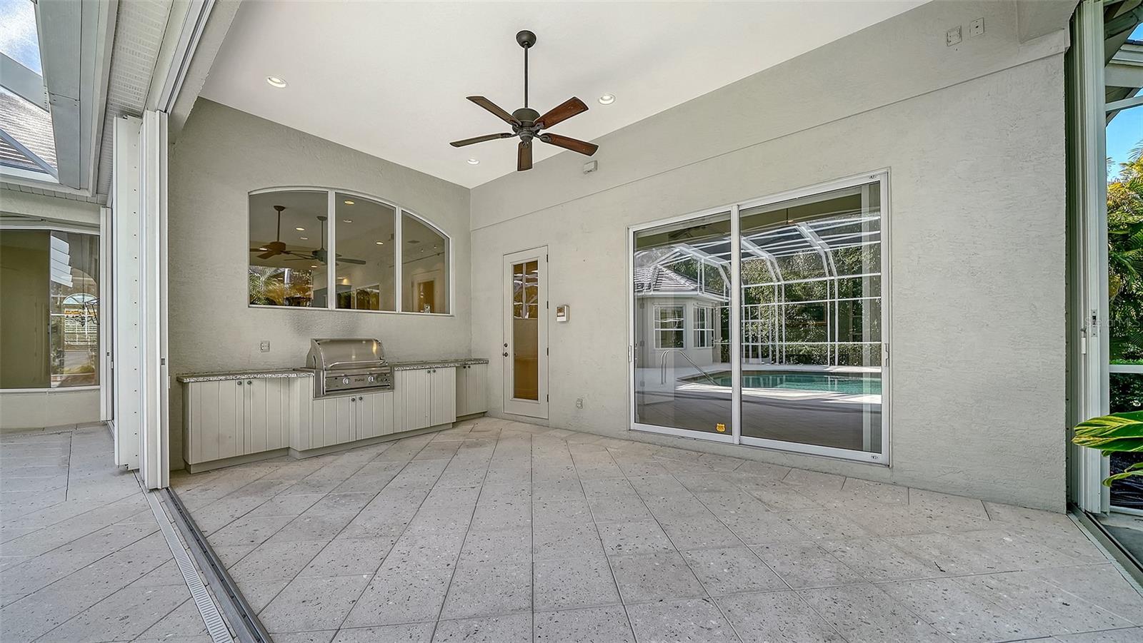 UNIVERSITY PARK & COUNTRY CLUB - Residential