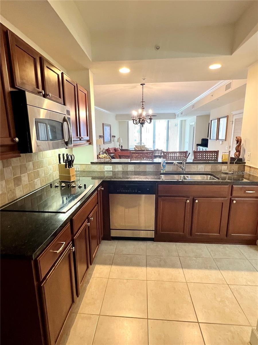 102 R YACHT HARBOR DRIVE 465
