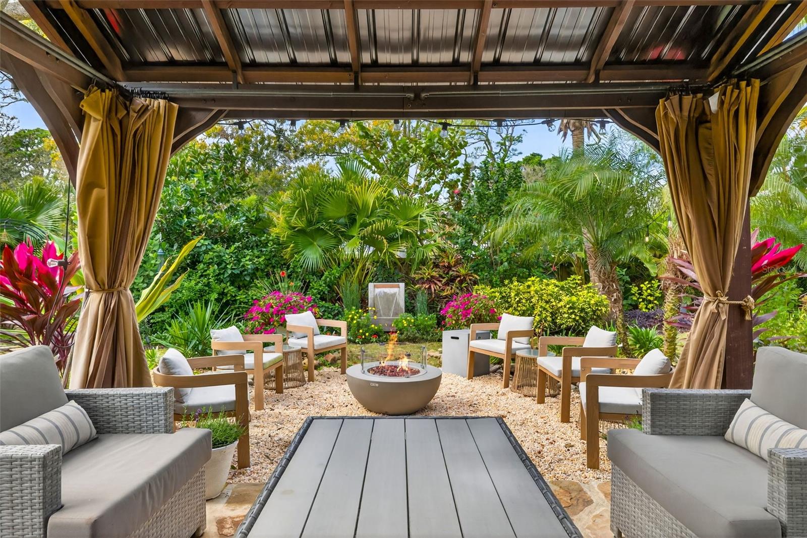 1936 COFFEE POT BOULEVARD NE