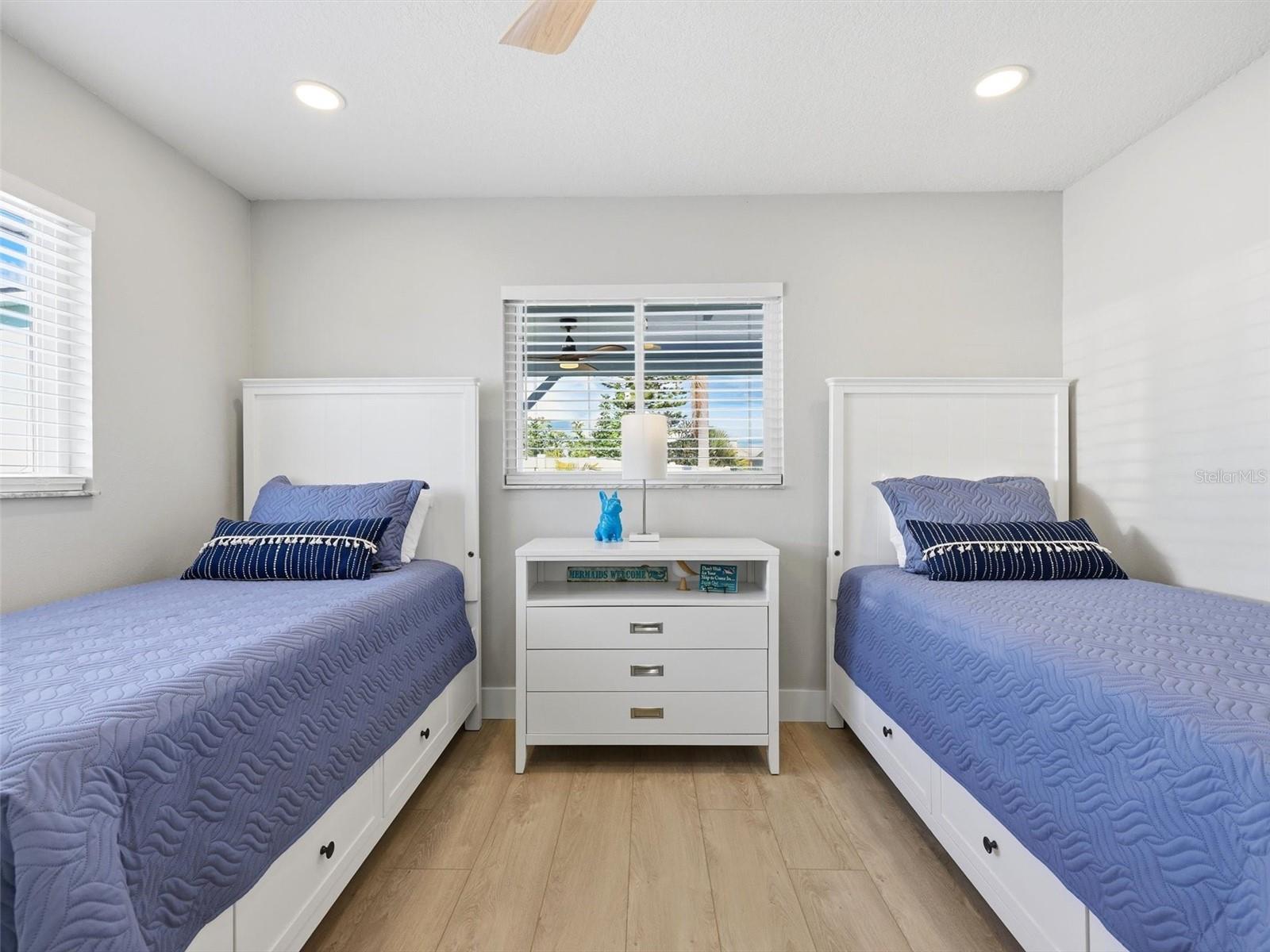 APOLLO BEACH UNIT 13 PT 2 - Residential