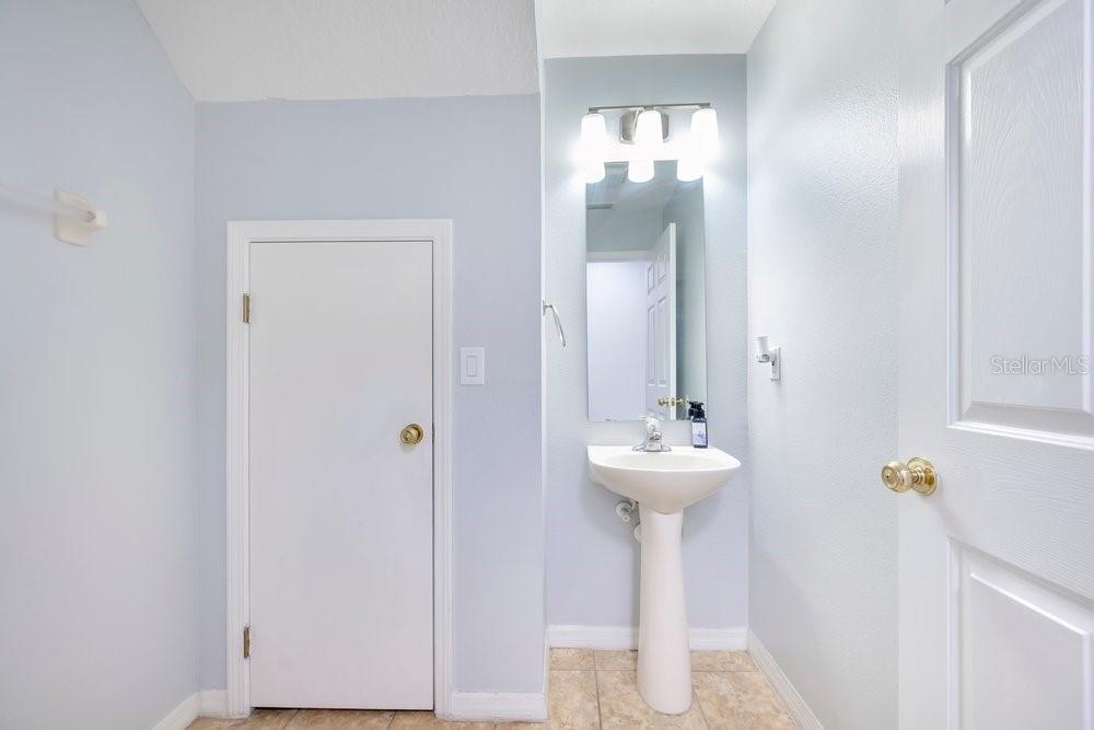 COBBLESTONE LANDING TWNHMS CONDO - Residential