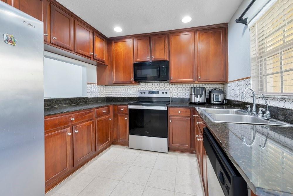 COBBLESTONE LANDING TWNHMS CONDO - Residential