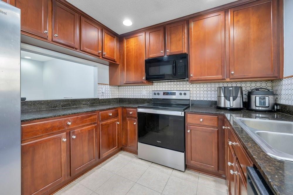 COBBLESTONE LANDING TWNHMS CONDO - Residential