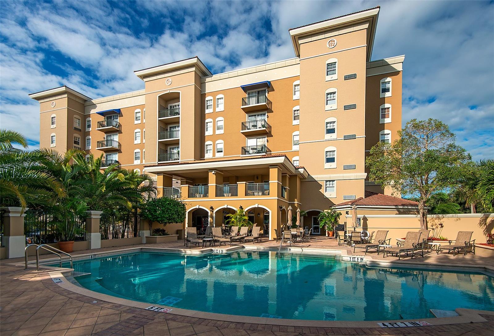 BROADWAY PROMENADE - Residential