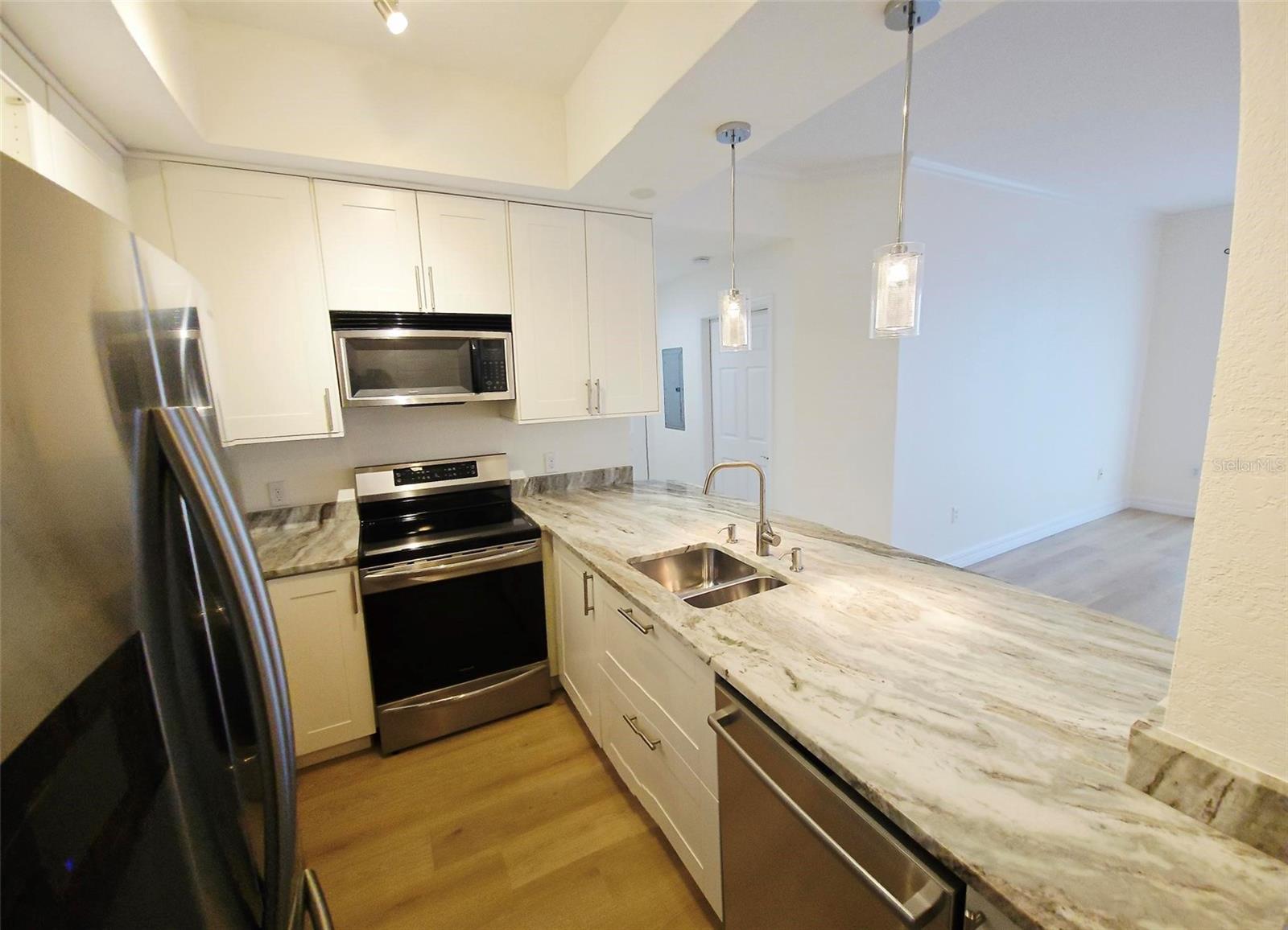 1064 N TAMIAMI TRAIL 1435