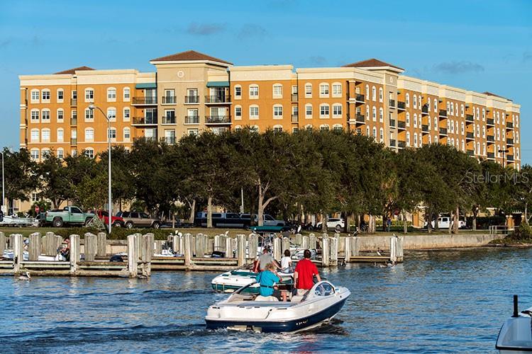 BROADWAY PROMENADE - Residential