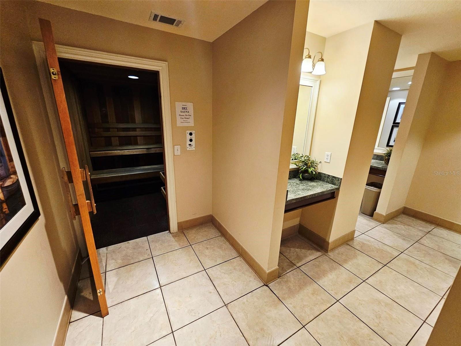 BROADWAY PROMENADE - Residential