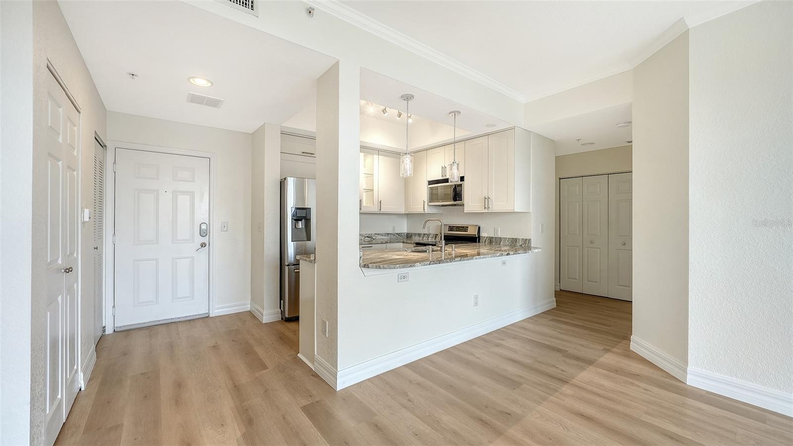 1064 N TAMIAMI TRAIL 1435