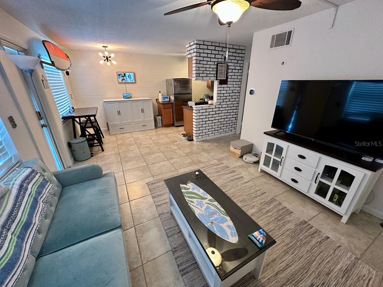 215 CIRCLE DRIVE 18