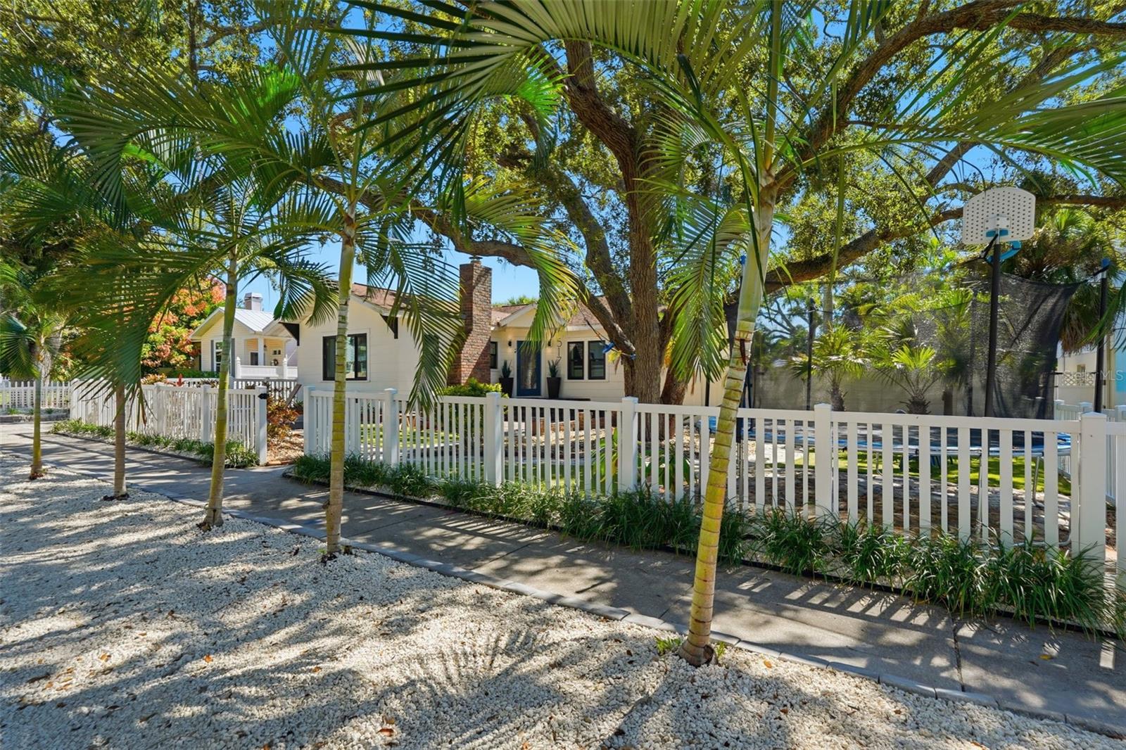 517 AVERY AVENUE