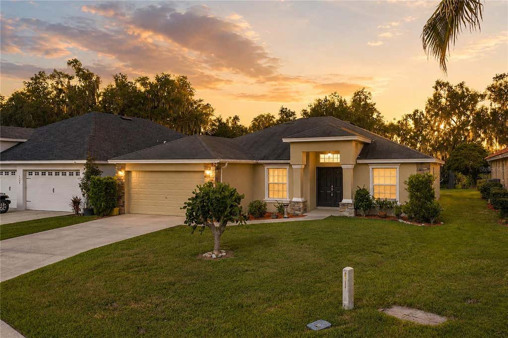 Photo of 4505 Fairway Oaks Drive, Mulberry, FL 33860 (MLS # L4964586)